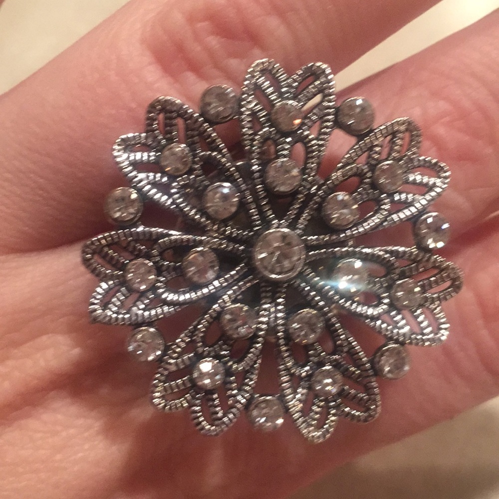Flower Ring🌸 - Picture 2 of 2